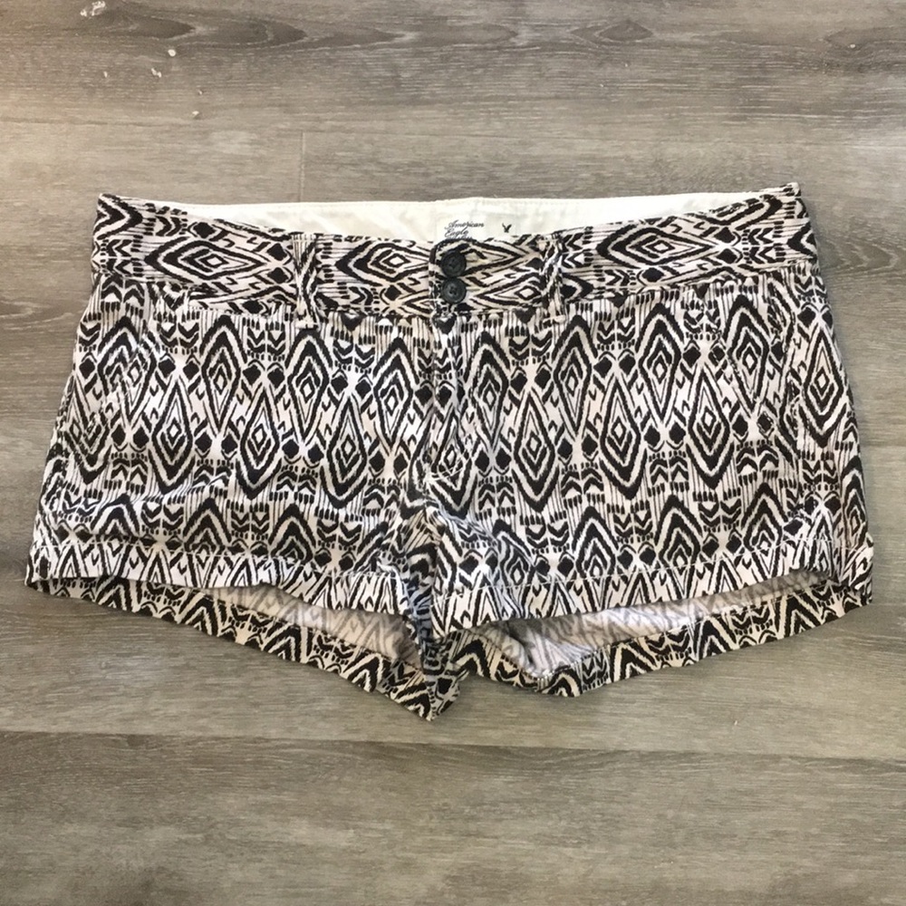 American Eagle Shorts Size 6- Tribal Print